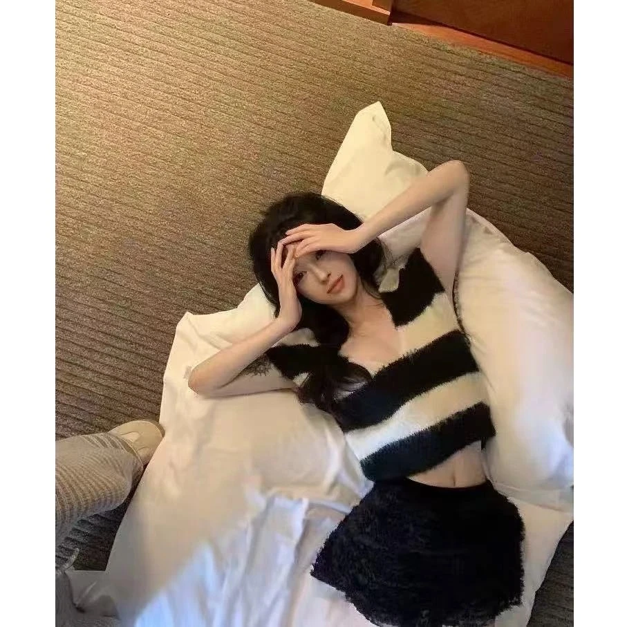 纯欲王 v领条纹短款上衣女夏季新款气质辣妹百搭显瘦短袖针织t恤