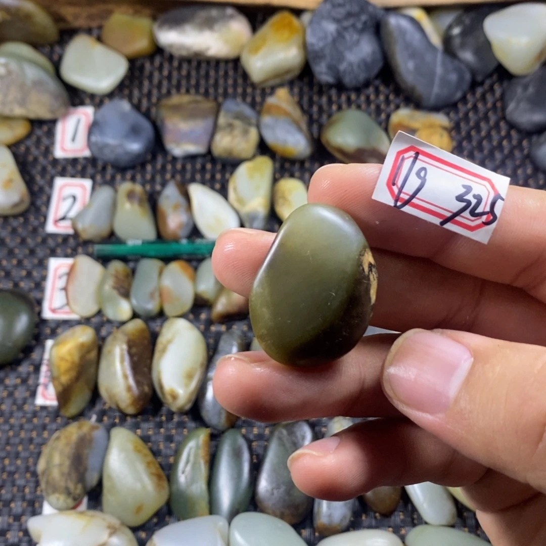 和田玉（糖玉）未镶嵌挂件