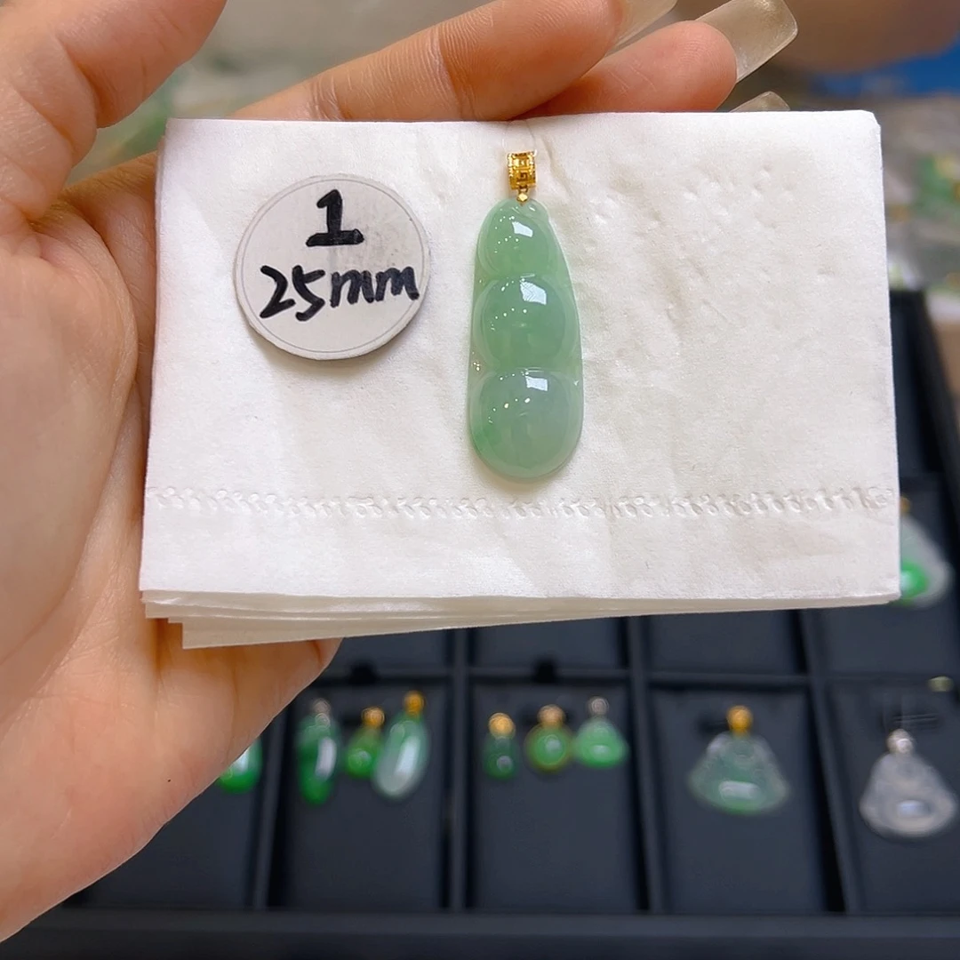 翡翠颈饰18K金镶嵌翡翠