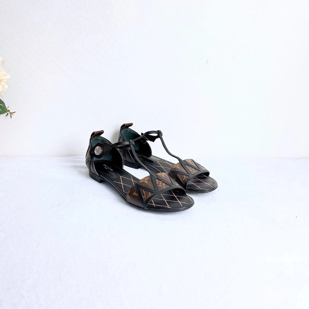 95新 LouisVuitton/路易威登 /凉鞋/38码/Xspr4158