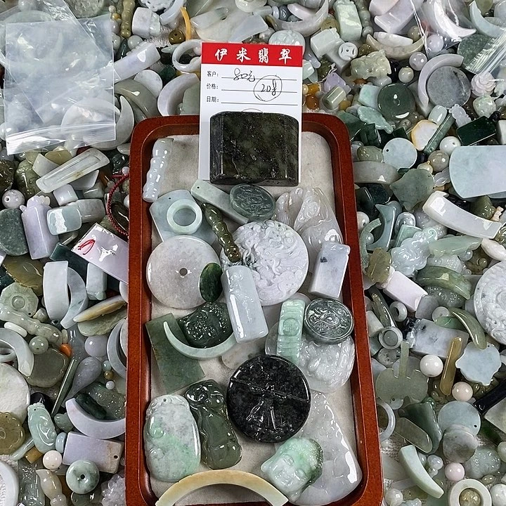 翡翠颈饰未镶嵌翡翠208