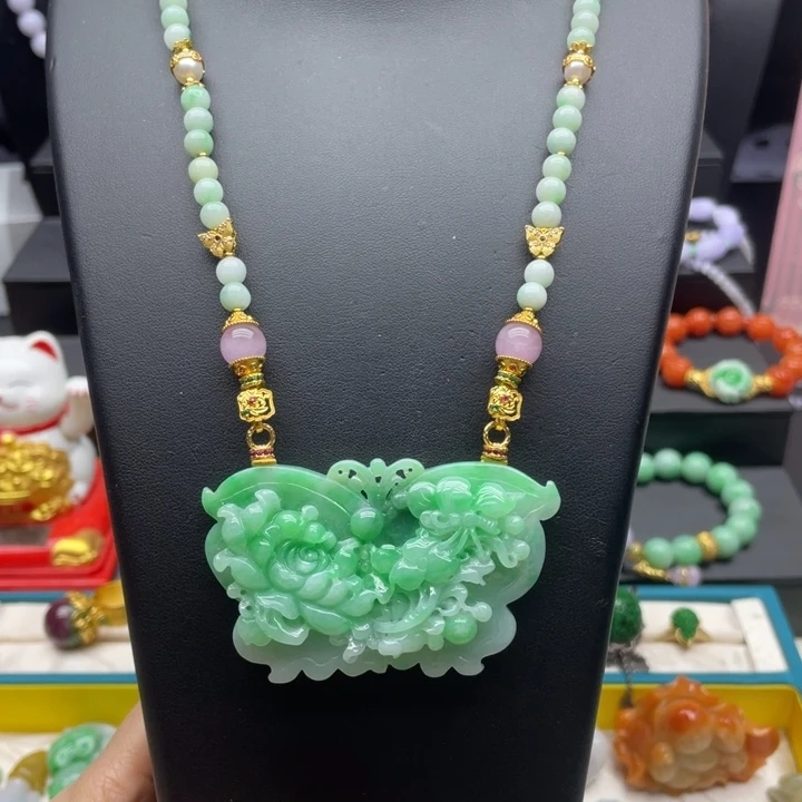 翡翠未镶嵌颈饰翡翠蝴蝶