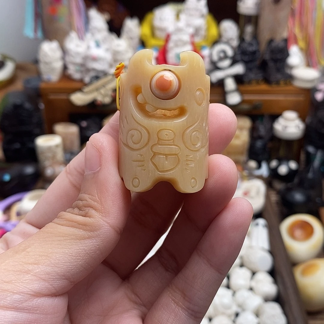 鹿骨把件c21带刀侍卫骨笛