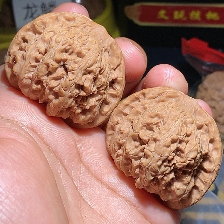 【闪购商品】文玩核桃吊坠龙洞裕