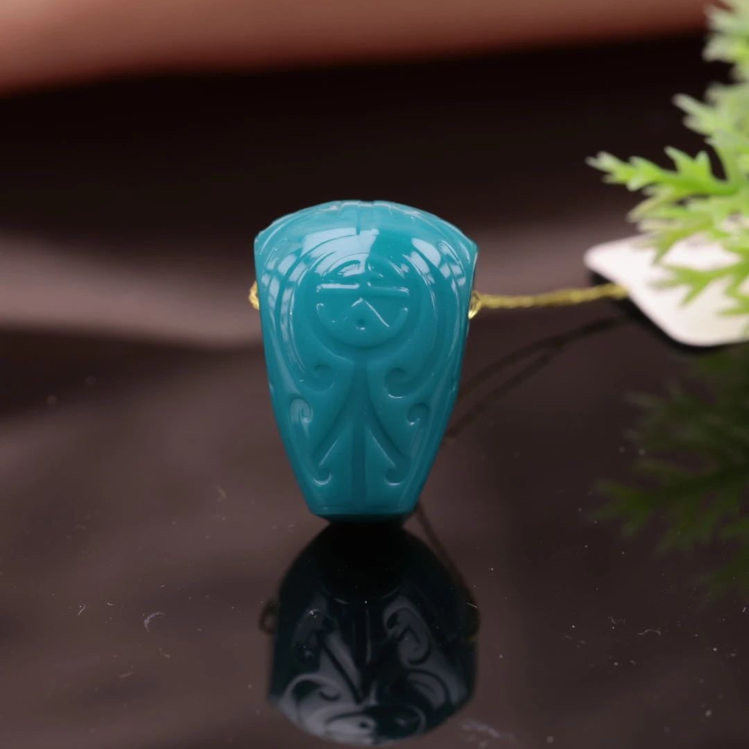 原矿纯天然绿松石精品博古纹三通