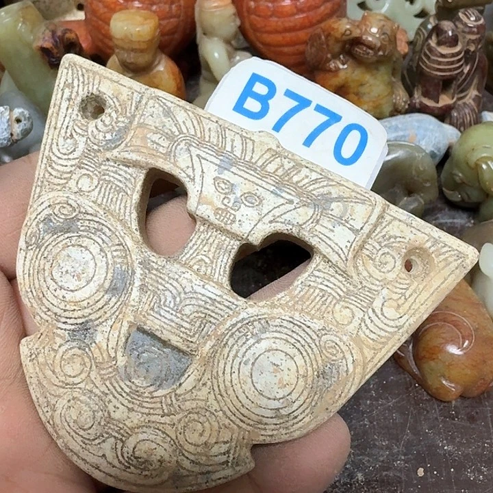 透闪石-蛇纹石玉颈饰未镶嵌