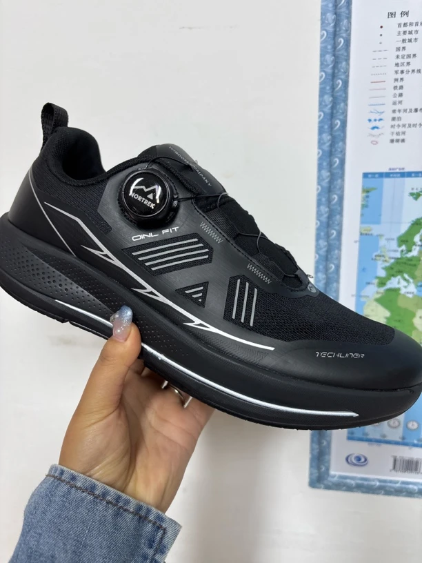 男士高端户外徒步登山旅游鞋黑扣