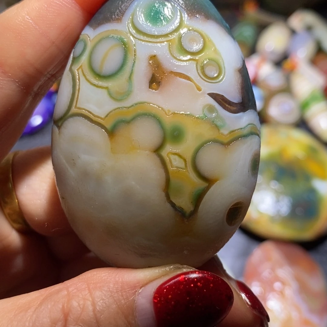 颈饰未镶嵌石英质玉强**敌