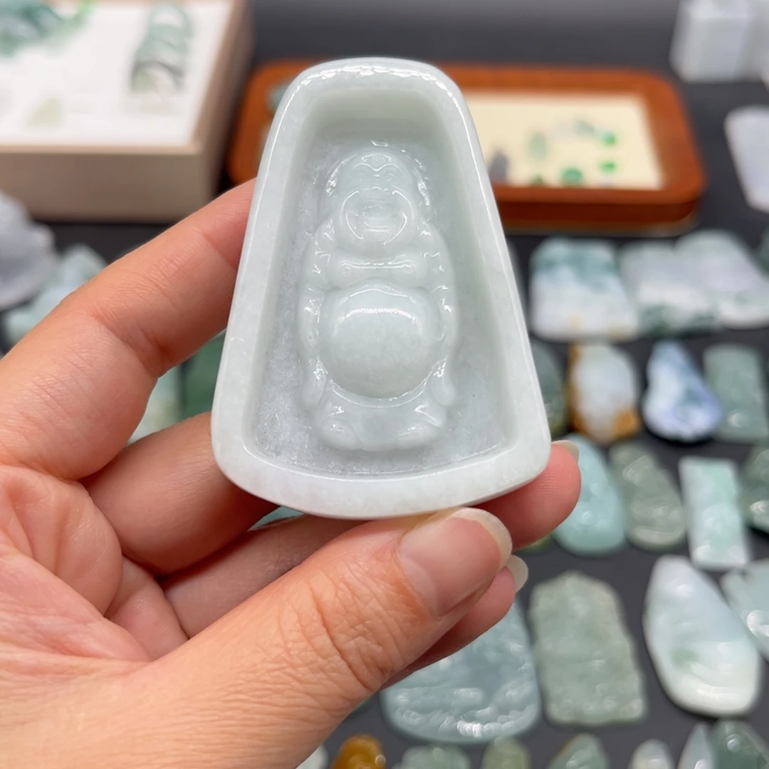 翡翠未镶嵌颈饰佛公