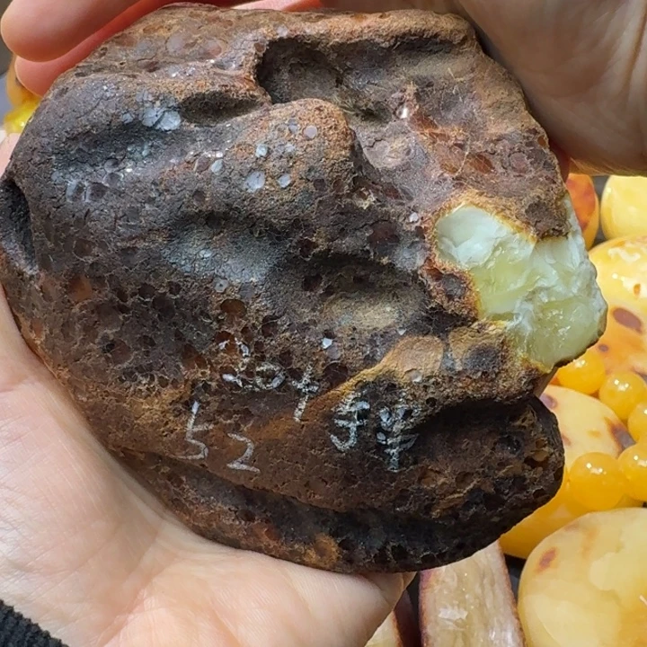 无***语定制琥珀天然原矿假一陪十