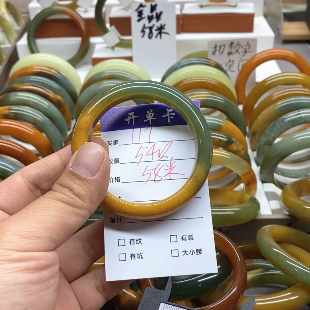 深***亮蛇纹石玉未镶嵌手镯