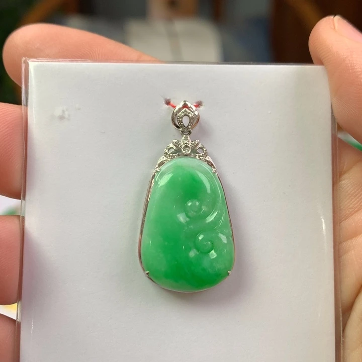 翡翠18K金镶嵌颈饰翡翠吊坠