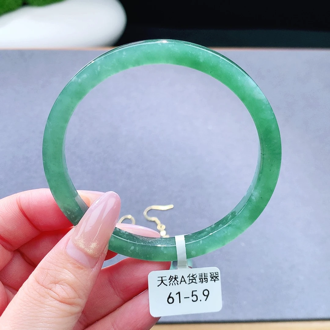 未镶嵌手镯（圆镯）翡翠