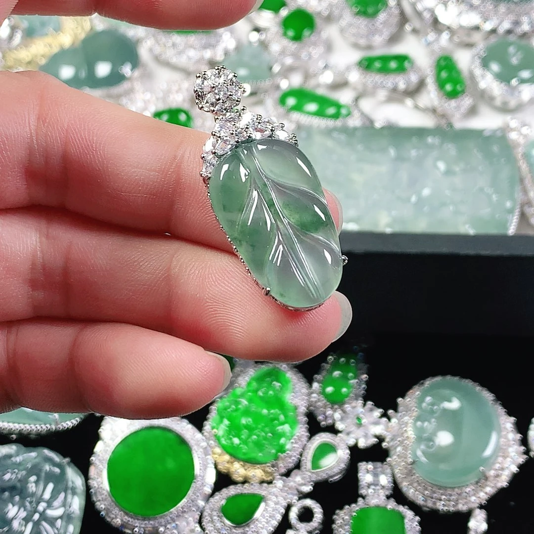 翡翠未镶嵌吊坠(不含链)