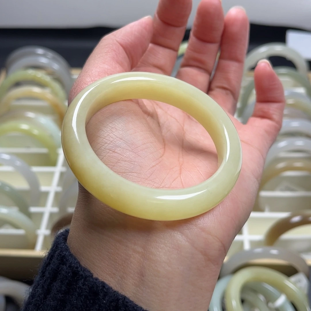 和田玉未镶嵌手镯53.3圈