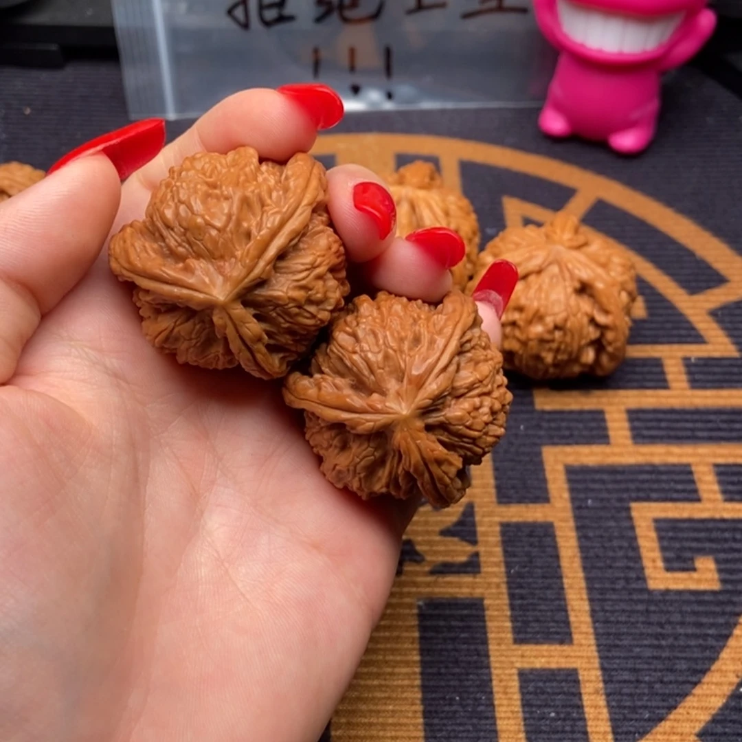 文玩核桃吊坠呼**哈白狮