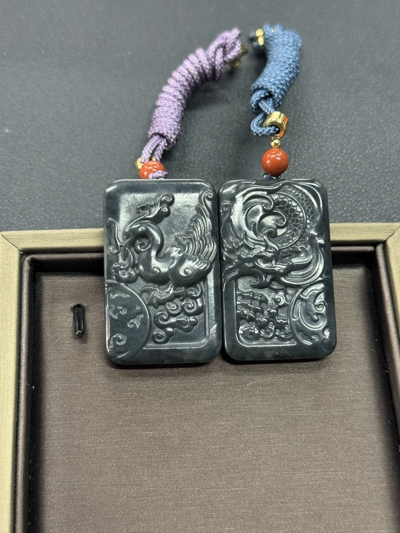 和田玉墨玉龙凤牌吊坠  967