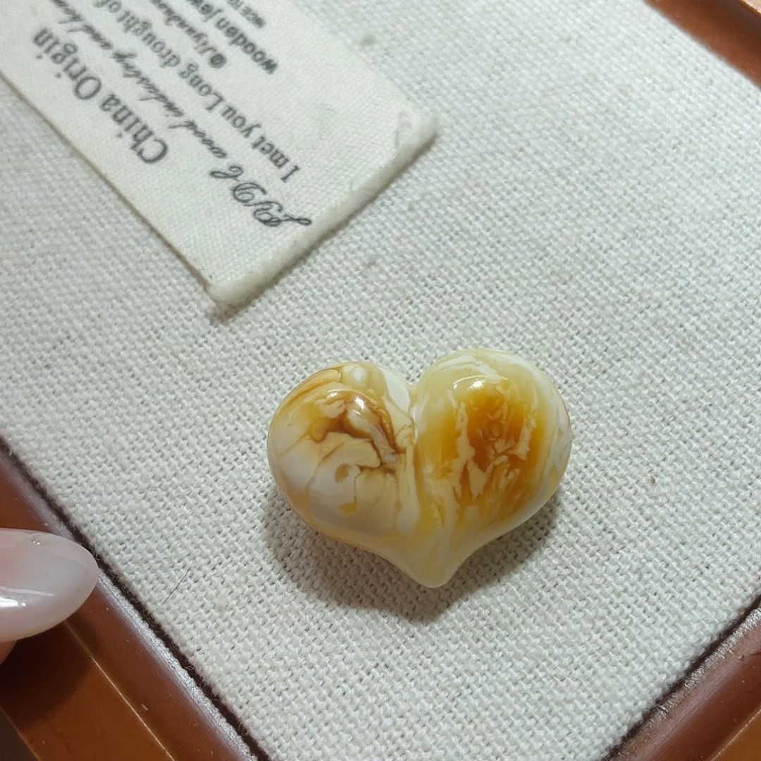 琥珀未镶嵌裸石瓷白妖孽屁桃