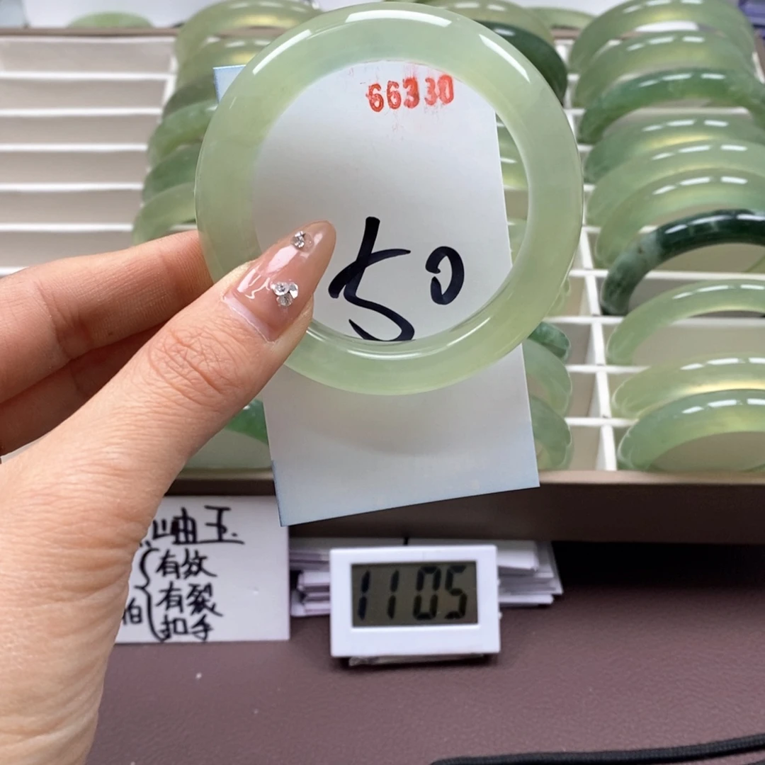 蛇纹石玉手镯未镶嵌