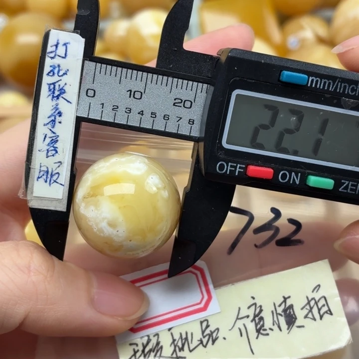 未镶嵌蜜蜡裸石大瑕