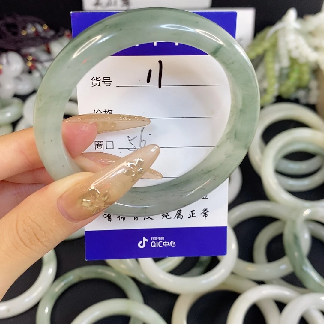 未镶嵌手镯石英质玉