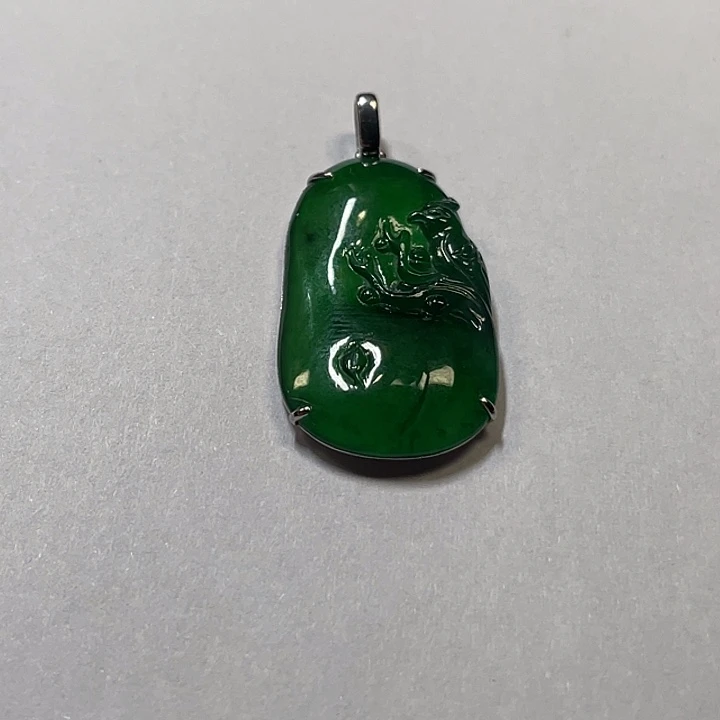 小***雅颈饰18K金镶嵌翡翠挂件