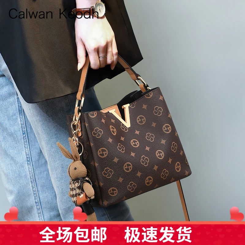 Calwan Keodh包包女出门时尚洋气斜挎水桶包生日礼物送女友送老婆
