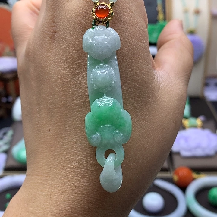 吊坠(赠链)未镶嵌翡翠