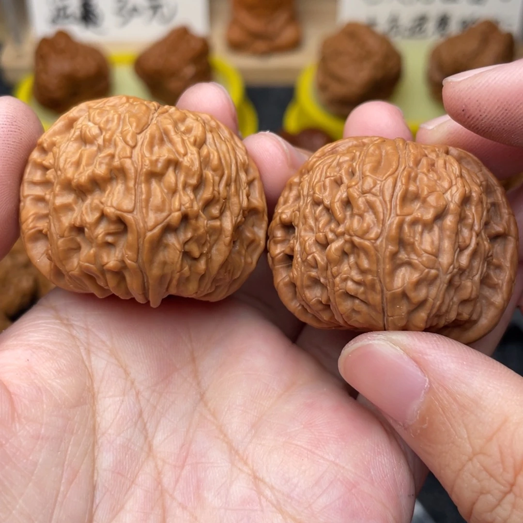 文玩核桃把件狮子微色差