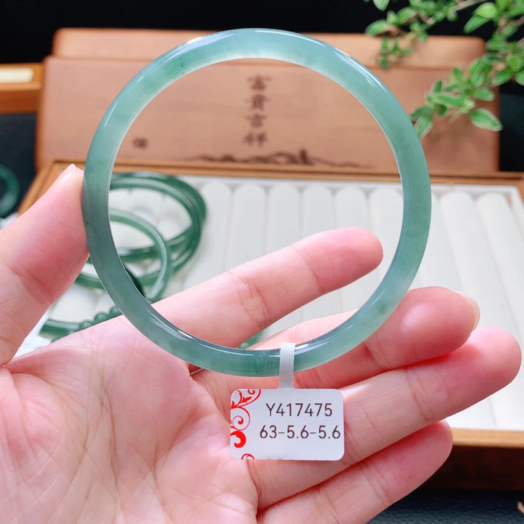 翡翠未镶嵌手镯（圆镯）