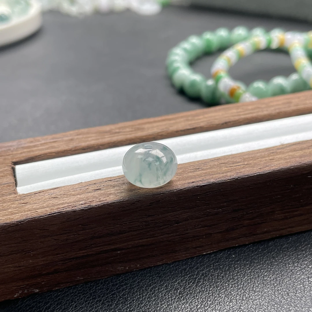天然缅甸翡翠a货，冰飘花鼓珠11.1×8