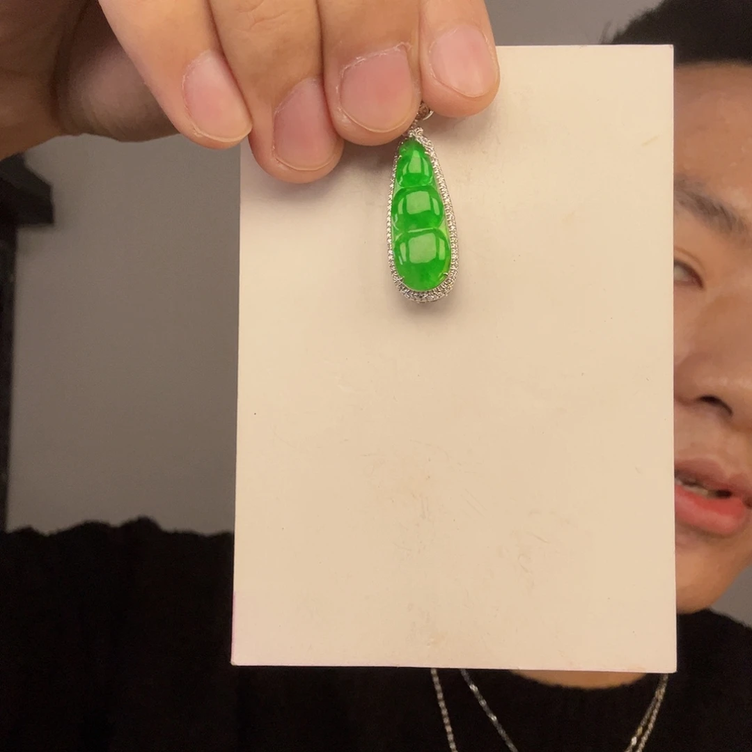 雪***飘翡翠18K金镶嵌挂件一件