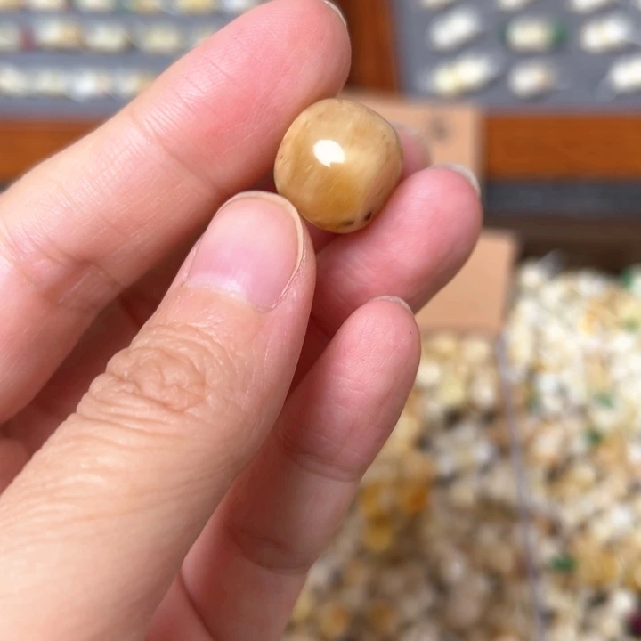 蜜蜡未镶嵌裸石14.5mm一个