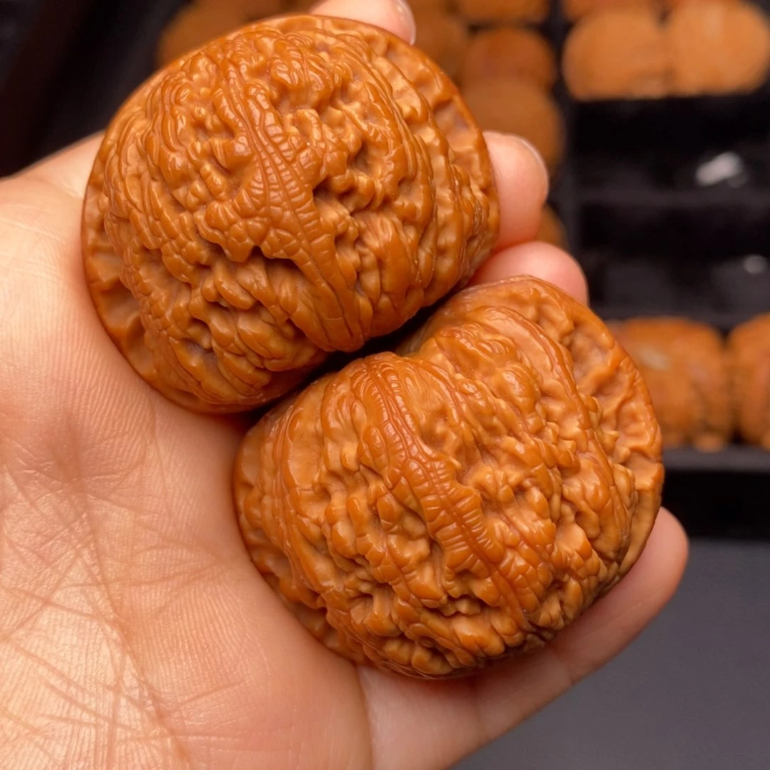文玩核桃把件秦岭野生核桃