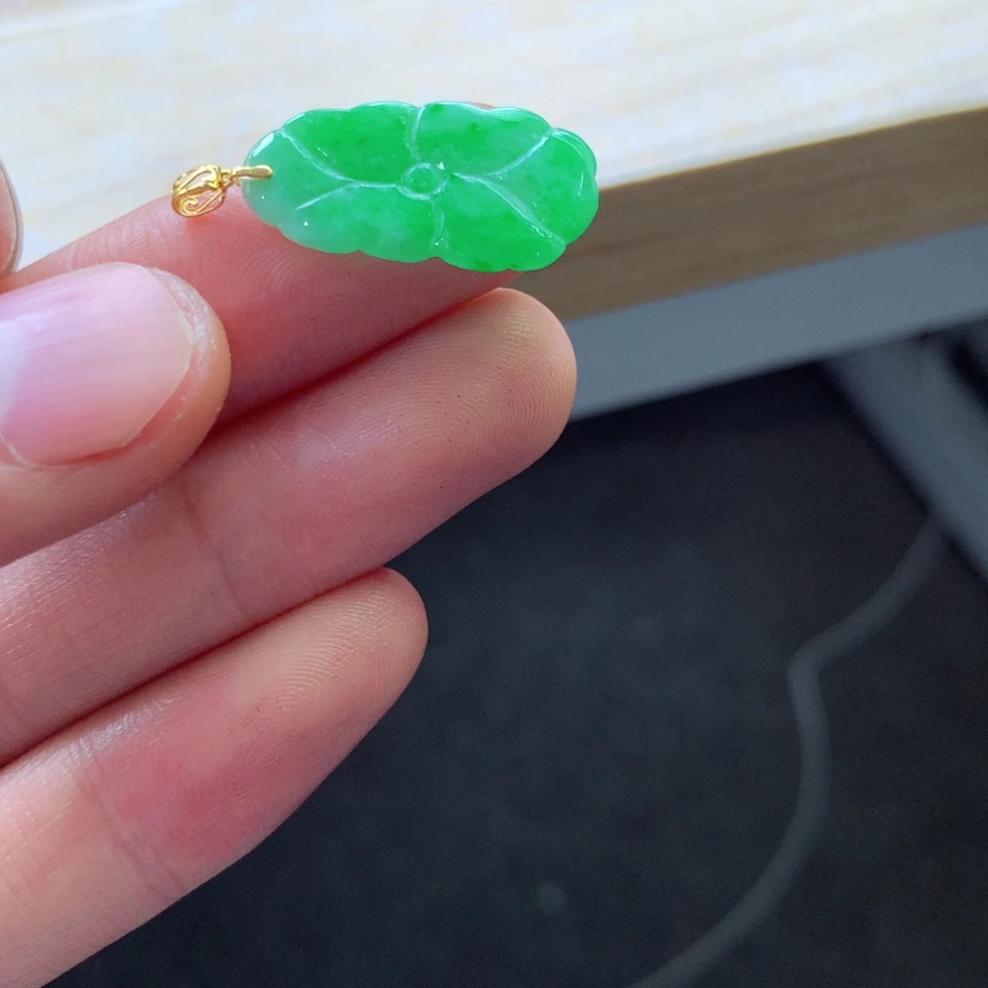 翡翠颈饰未镶嵌吊坠