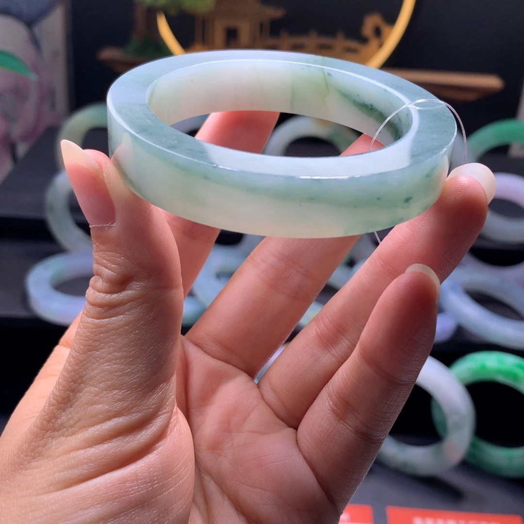 定制翡翠未镶嵌翡翠手镯