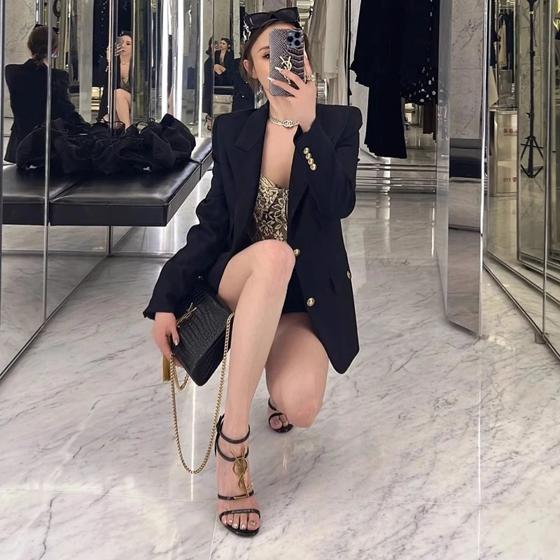 2025款网红款露趾一字带凉鞋细跟金属字母扣黑色高跟鞋性感女鞋子