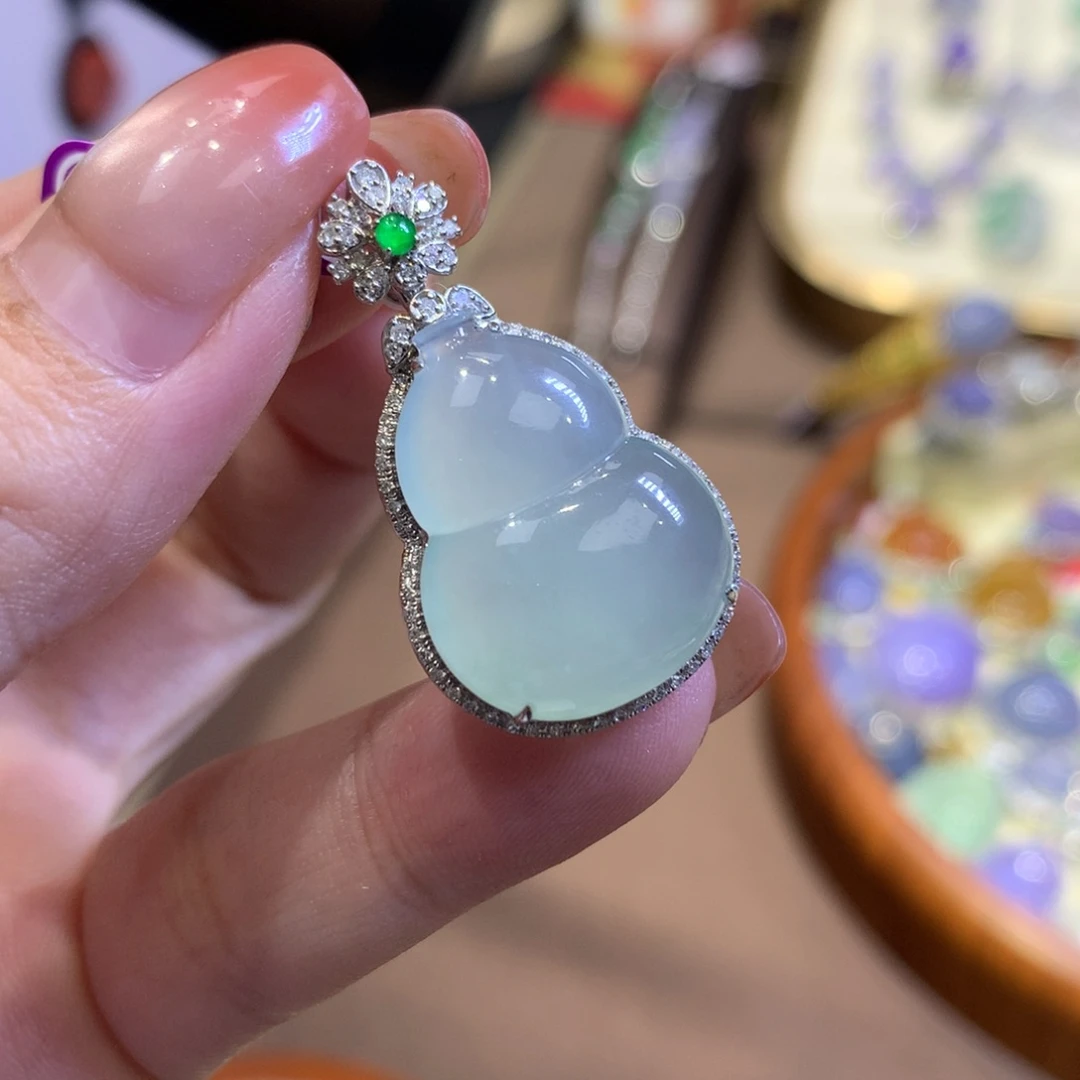 翡翠18K金镶嵌颈饰