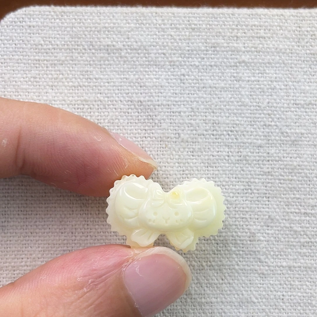 琥珀未镶嵌裸石兔子蝴蝶结