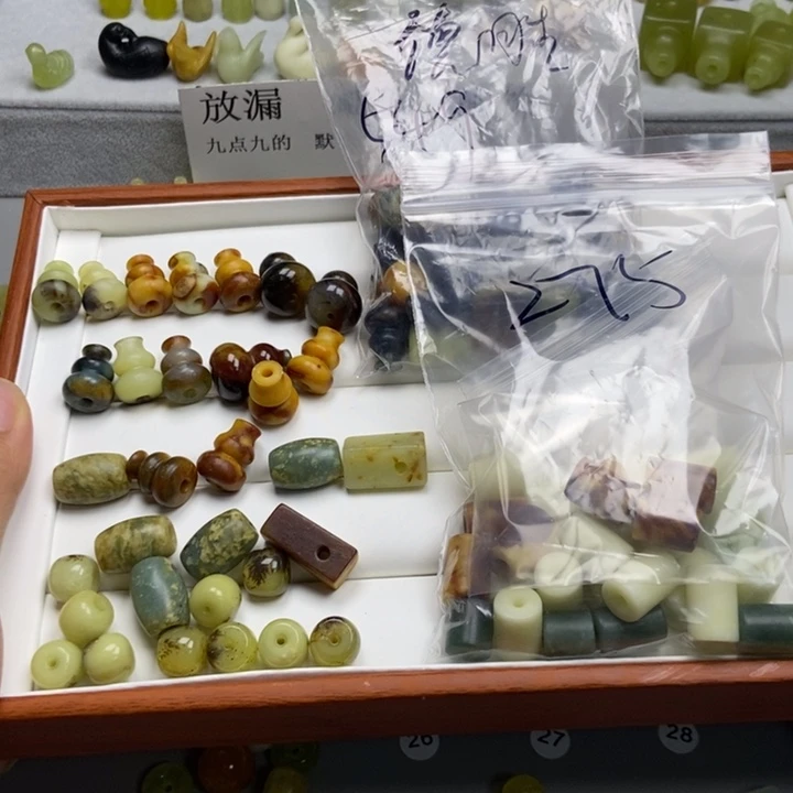 蛇纹石玉未镶嵌颈饰琪**胜