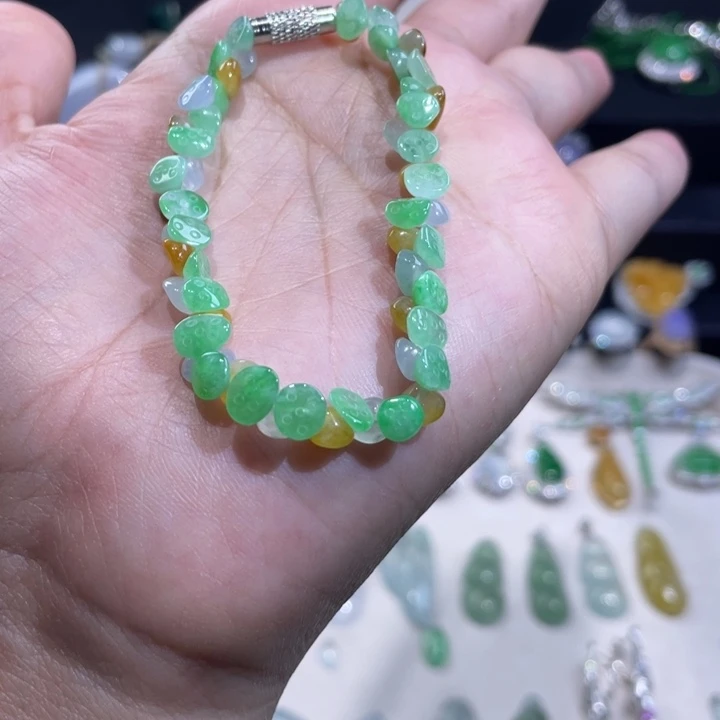 翡翠未镶嵌颈饰莲蓬手串