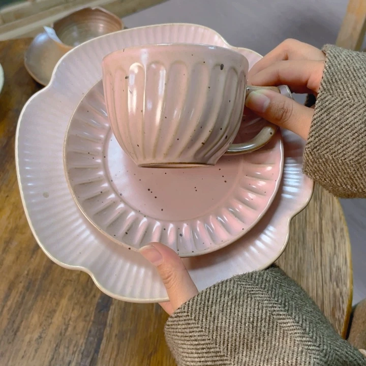 小***跑景德镇陶瓷艺术展