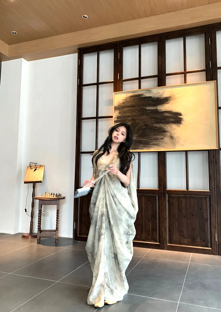 新中式高级感小众复古连衣裙女夏日扎染墨绿色巨好看显瘦长裙子