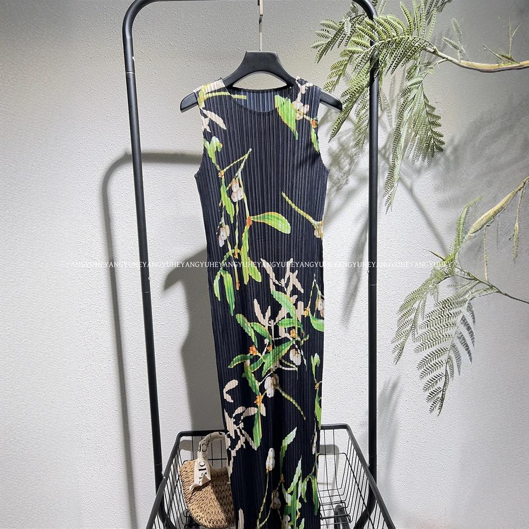 （杨羽禾-定制）修身显瘦高级感无袖背心裙三宅褶皱印花连衣裙女