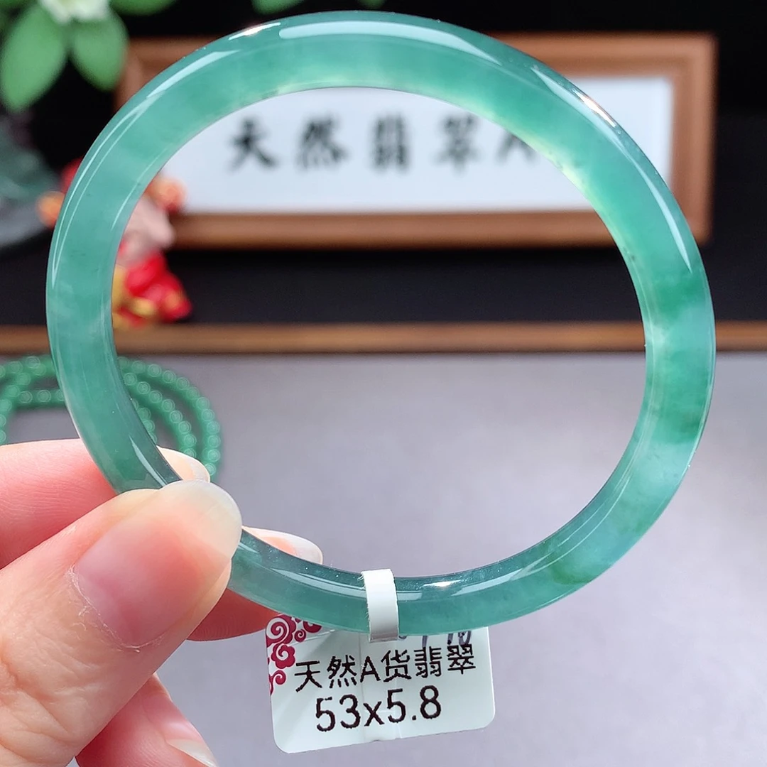 未镶嵌手镯（圆镯）翡翠