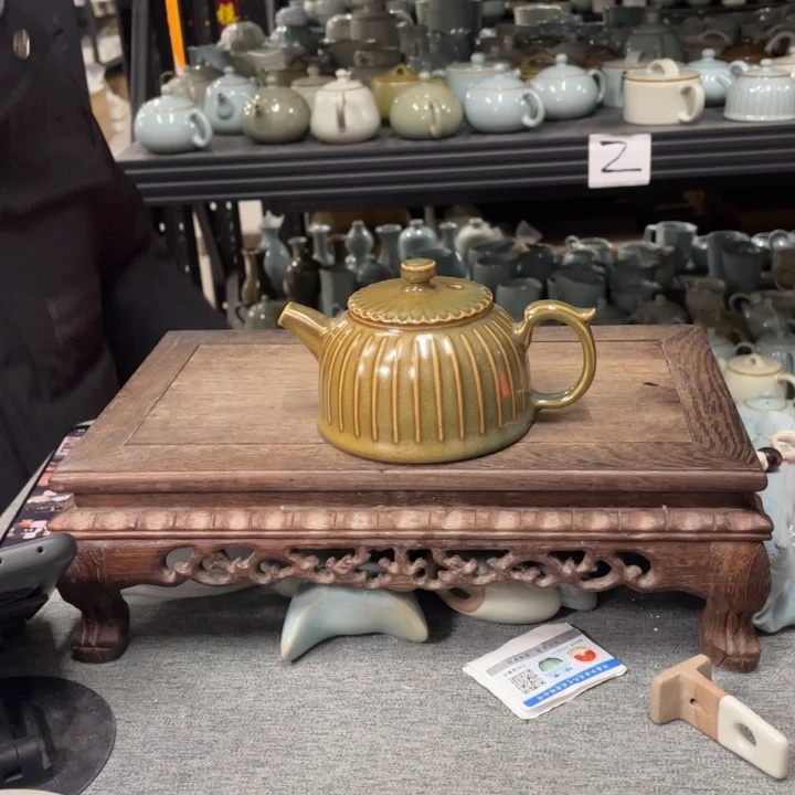 摆件青绿釉支烧青莲壶