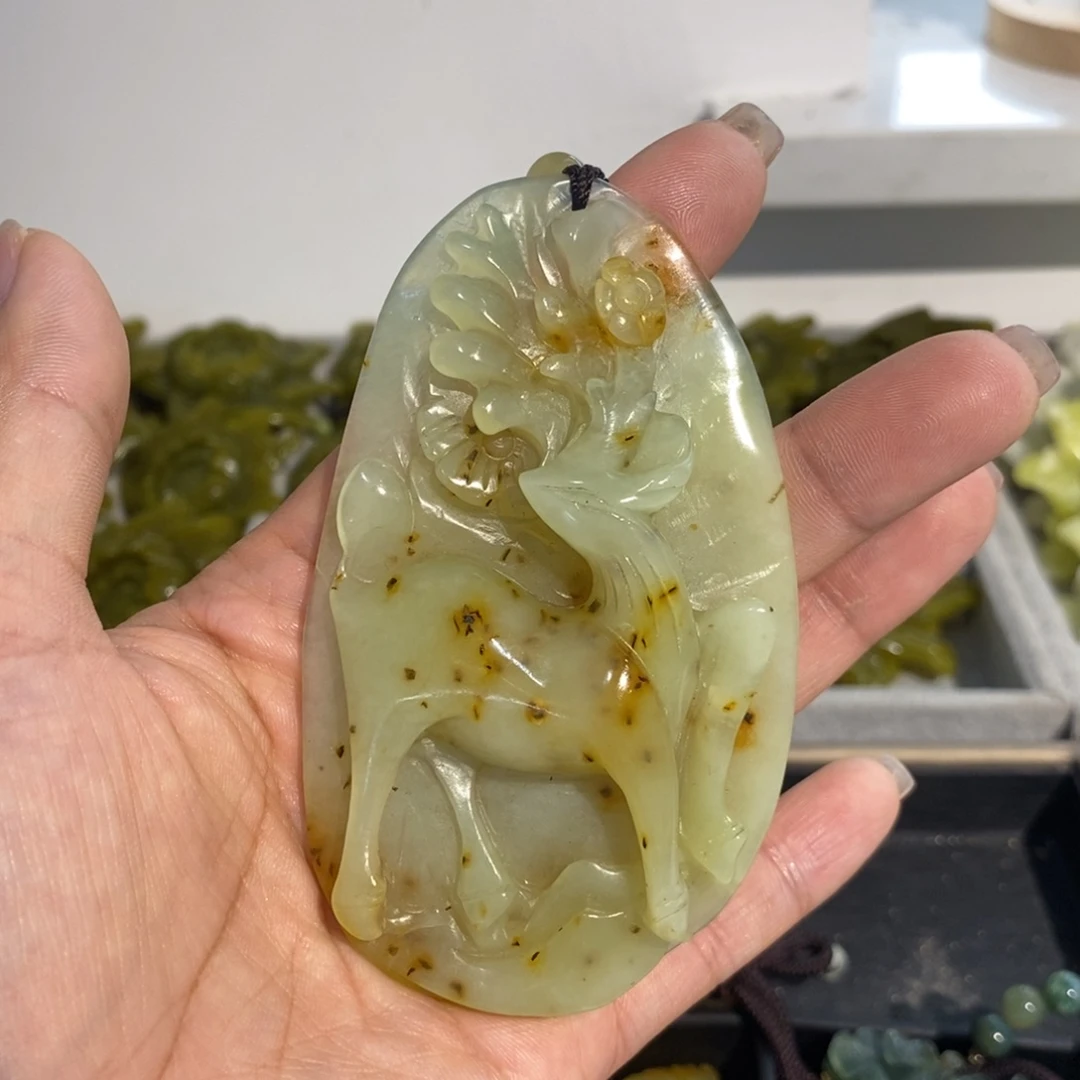 蛇纹石玉未镶嵌颈饰