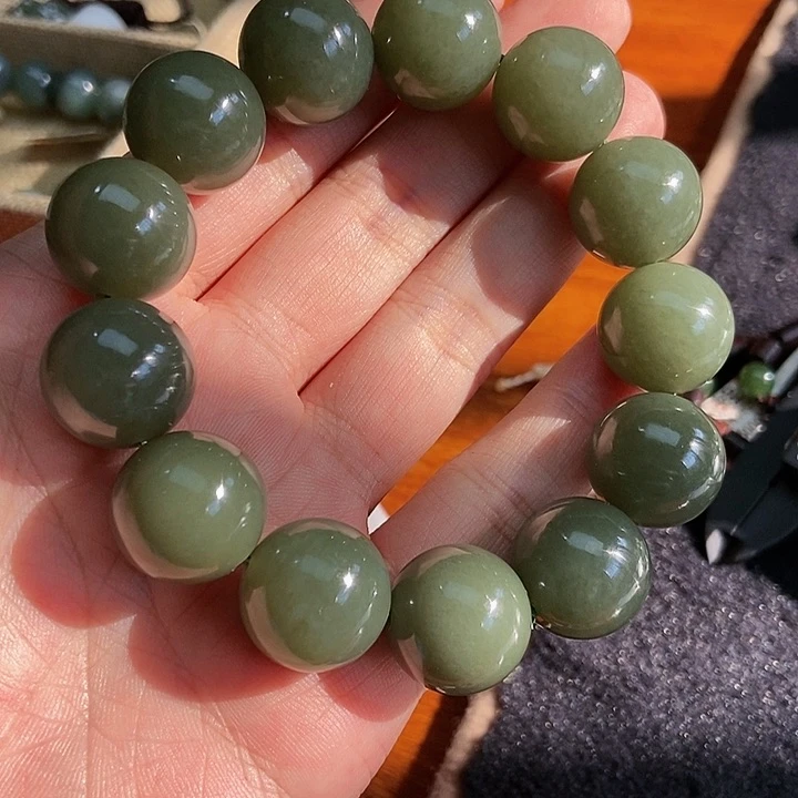 和田玉颈饰未镶嵌笑*风