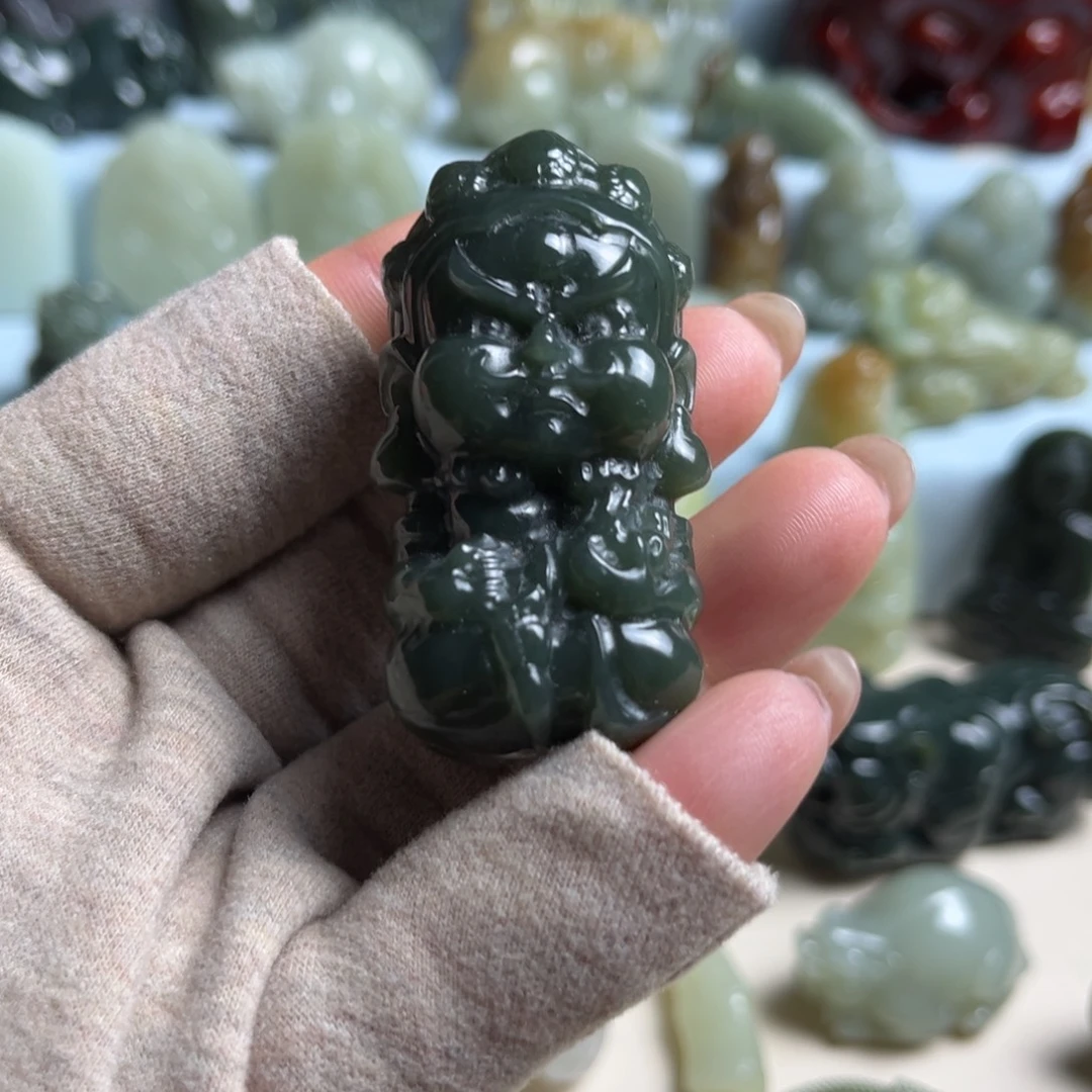 和田玉未镶嵌把件