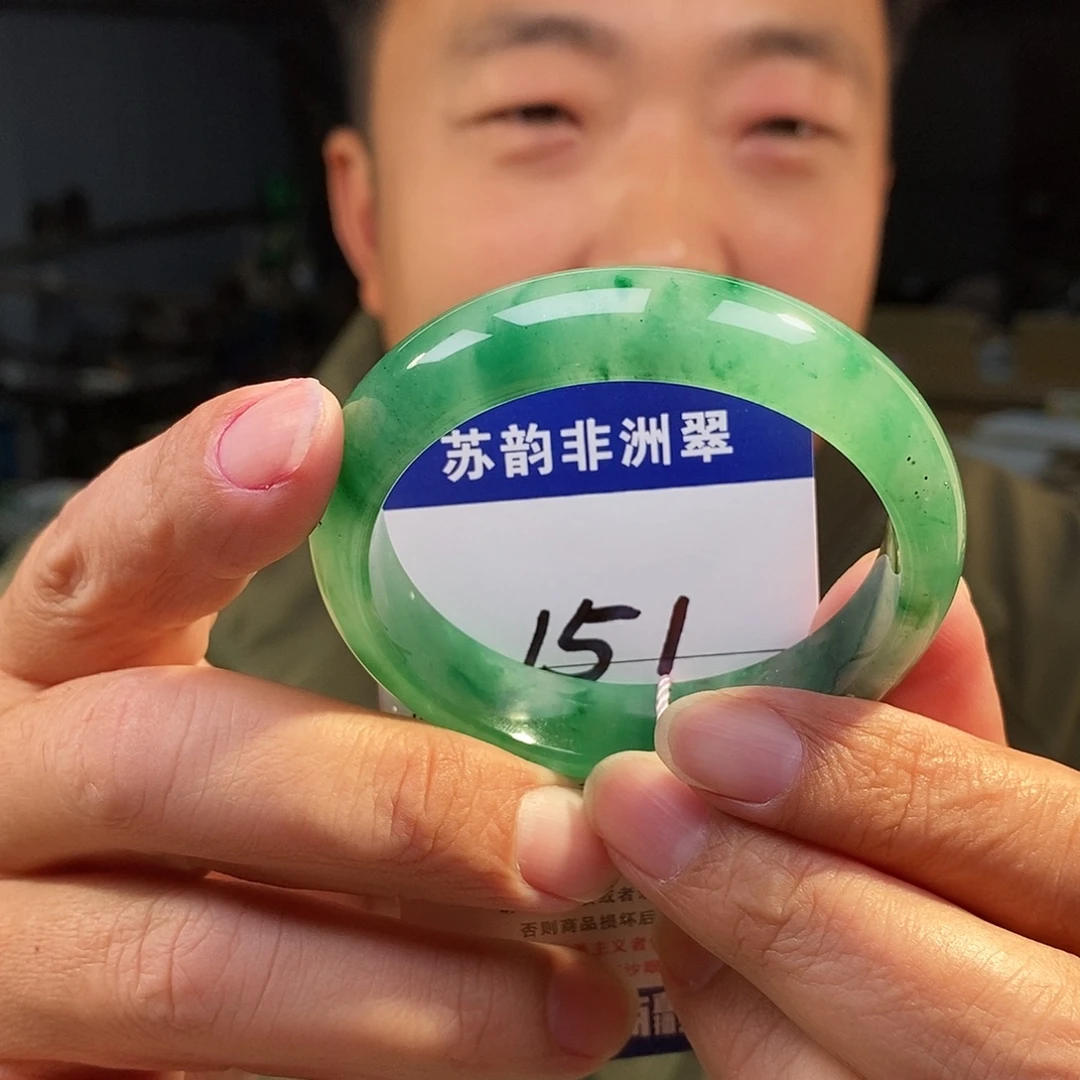 石英质玉（非洲翠）未镶嵌手镯